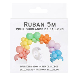 Un Mariage Avec Des Ballons Et Un Ruban Et Un Ruban Blanc Et